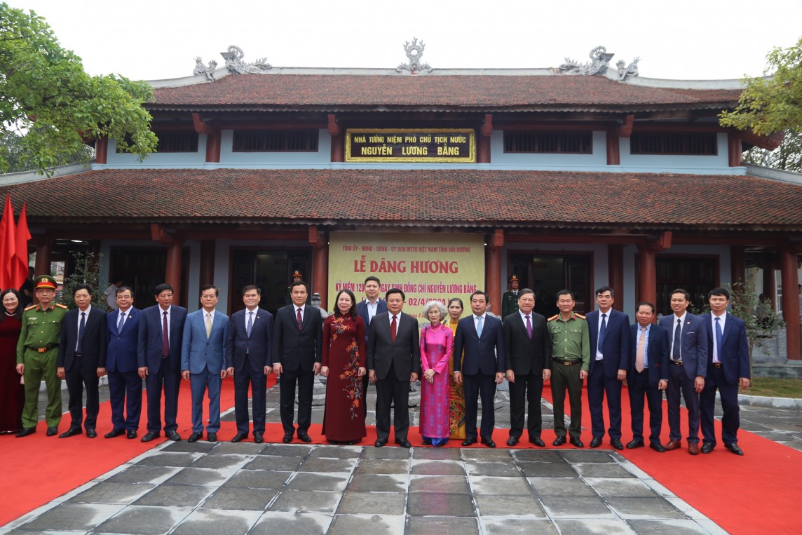 Quyền Chủ tịch nước Võ Thị Ánh Xuân dâng hương kỷ niệm 120 năm ngày sinh đồng chí Nguyễn Lương Bằng