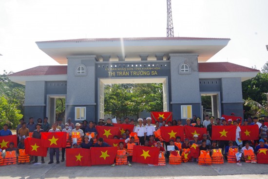 dao truong sa dong hanh cung ngu dan go the vang iuu
