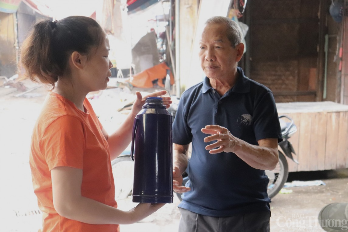 Hà Nội: Chợ Mai Động hoang tàn, tiểu thương bán thanh lý hàng gỡ vốn