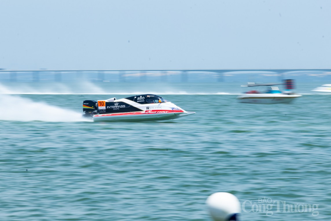 Thuyền máy Bình Định - Việt Nam khẳng định đẳng cấp tại Giải UIM F1H2O World Championship Thuyền máy Bình Định - Việt Nam khẳng định đẳng cấp tại Giải UIM F1H2O World Championship