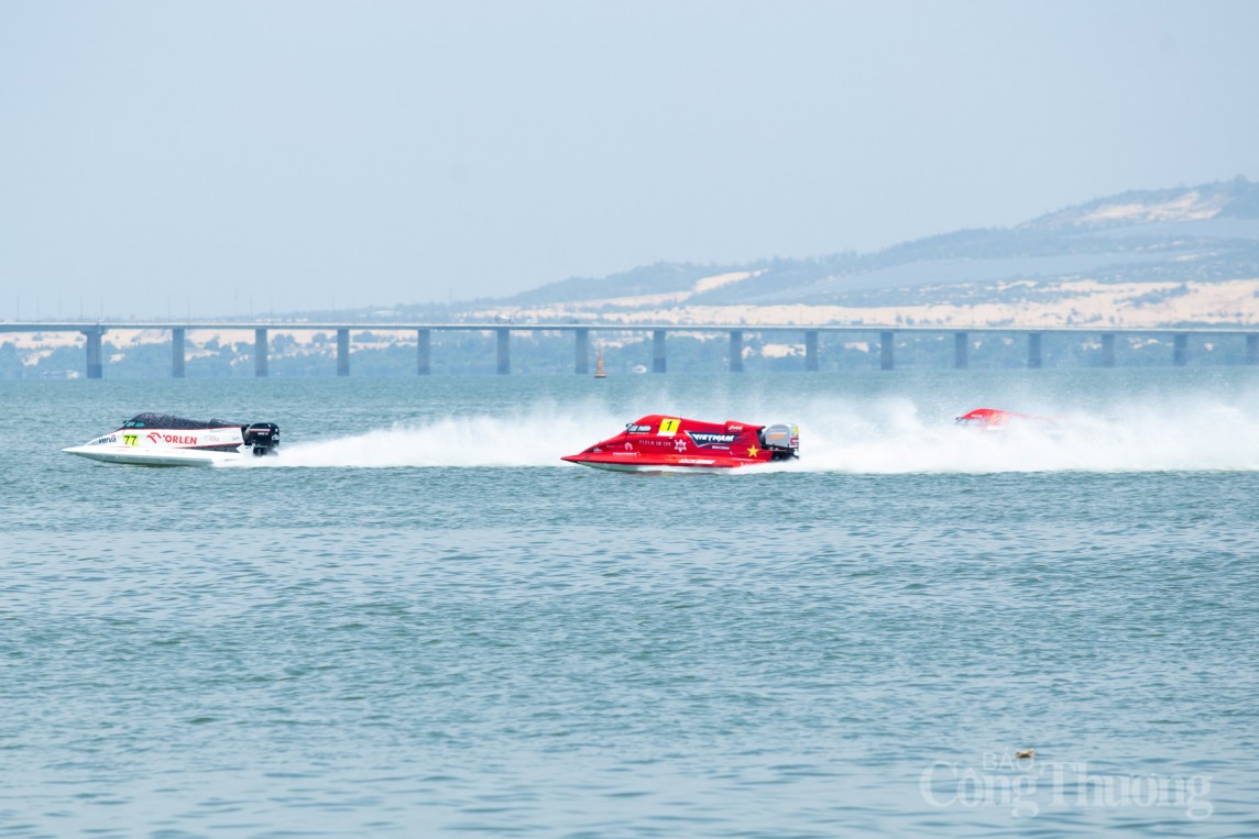 Thuyền máy Bình Định - Việt Nam khẳng định đẳng cấp tại Giải UIM F1H2O World Championship Thuyền máy Bình Định - Việt Nam khẳng định đẳng cấp tại Giải UIM F1H2O World Championship