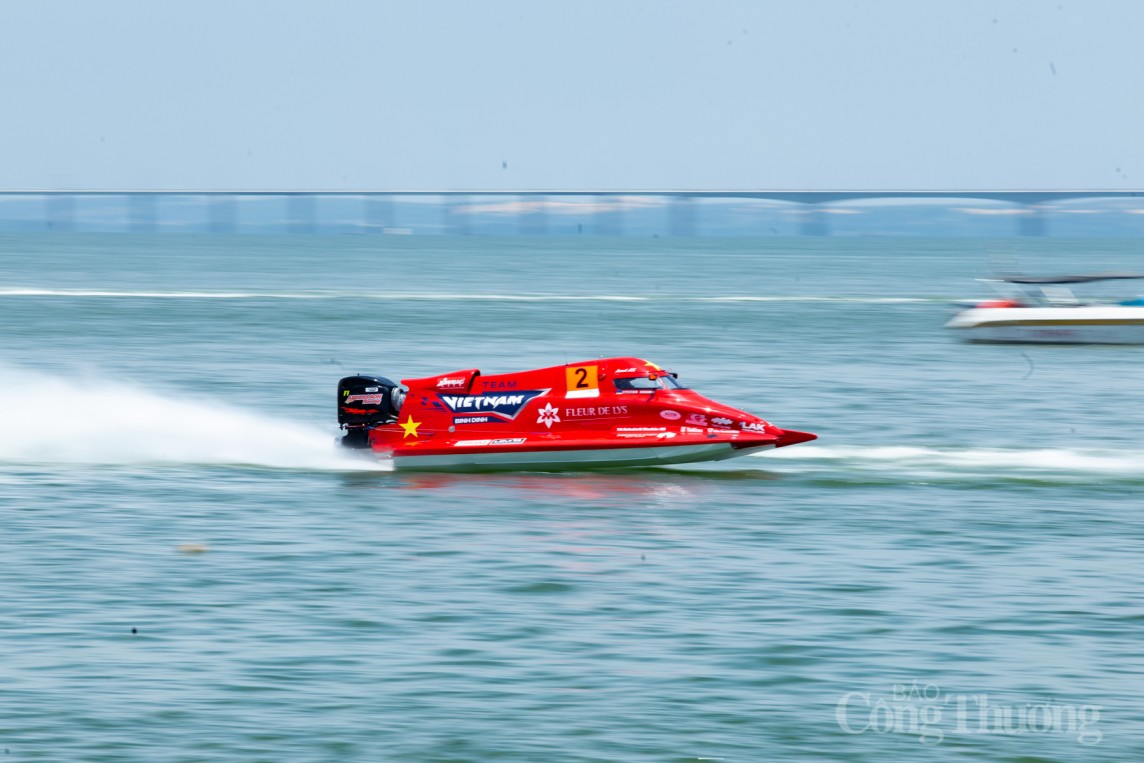 Thuyền máy Bình Định - Việt Nam khẳng định đẳng cấp tại Giải UIM F1H2O World Championship