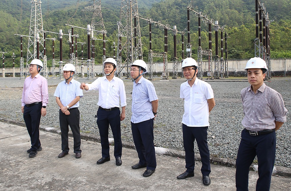 Đảm bảo trục đường dây 500kV Trung-Bắc vận hành an toàn trong mùa nắng nóng 2024