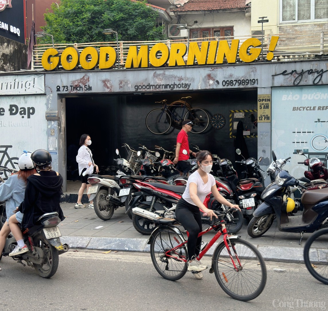 Vào hè, dịch vụ cho thuê xe đạp Hồ Tây đắt khách, thu tiền triệu mỗi ngày