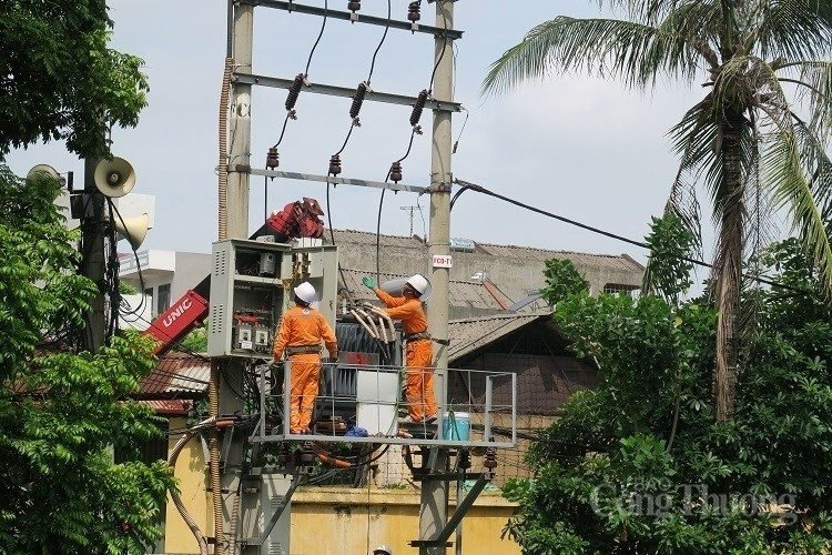 Công ty Điện lực Bắc Giang chủ động bố trí nguồn lực thực hiện đầu tư, cải tạo mạng lưới cấp điện, bảo đảm cung ứng điện an toàn, ổn định