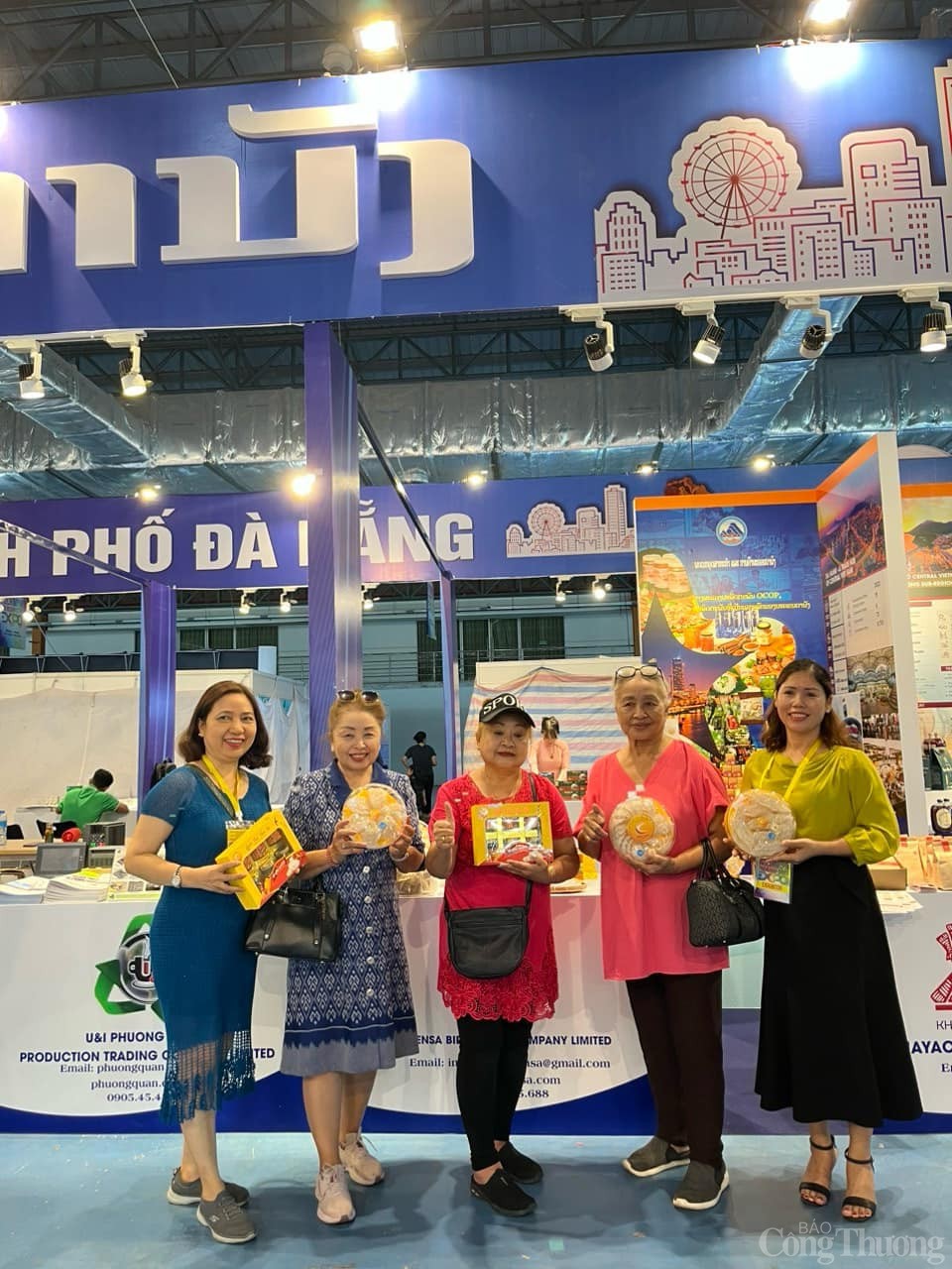 Hơn 200 gian hàng của các tỉnh, thành Việt Nam và nước bạn Lào tham dự Triển lãm tại Savannakhet Hơn 200 gian hàng của các tỉnh, thành Việt Nam và nước bạn Lào tham dự Triển lãm tại Savannakhet