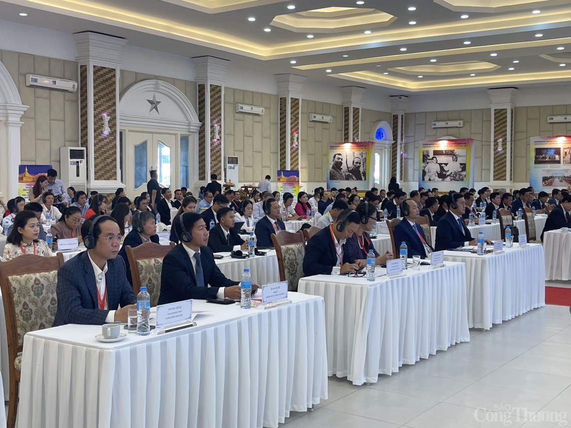 Hơn 200 gian hàng của các tỉnh, thành Việt Nam và nước bạn Lào tham dự Triển lãm tại Savannakhet Hơn 200 gian hàng của các tỉnh, thành Việt Nam và nước bạn Lào tham dự Triển lãm tại Savannakhet