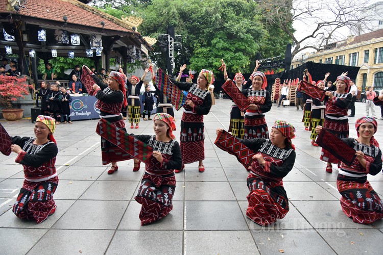 Trải nghiệm “Ngày hội văn hóa, du lịch Sa Pa tại Hà Nội”