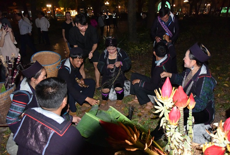 Trải nghiệm “Ngày hội văn hóa, du lịch Sa Pa tại Hà Nội” Trải nghiệm “Ngày hội văn hóa, du lịch Sa Pa tại Hà Nội”