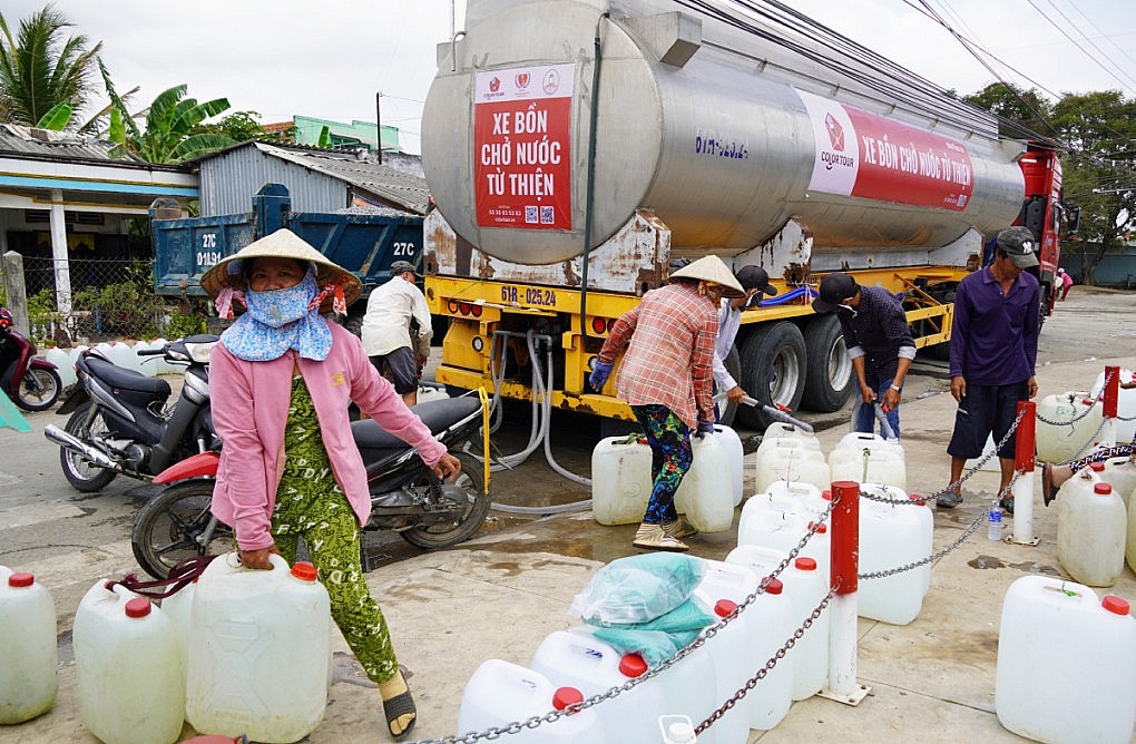 Địa phương nào đầu tiên ở miền Tây công bố tình huống khẩn cấp hạn mặn, thiếu nước?