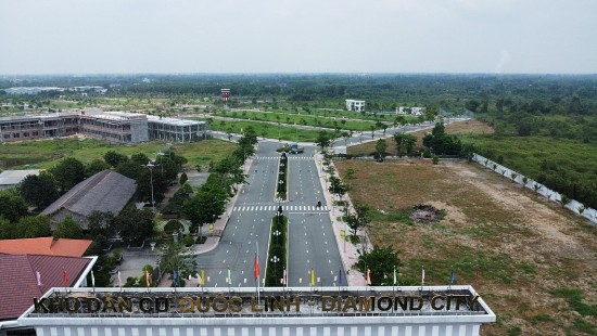 Long An: Nhiều đô thị nghìn tỷ kiểu "nửa phố, nửa quê"