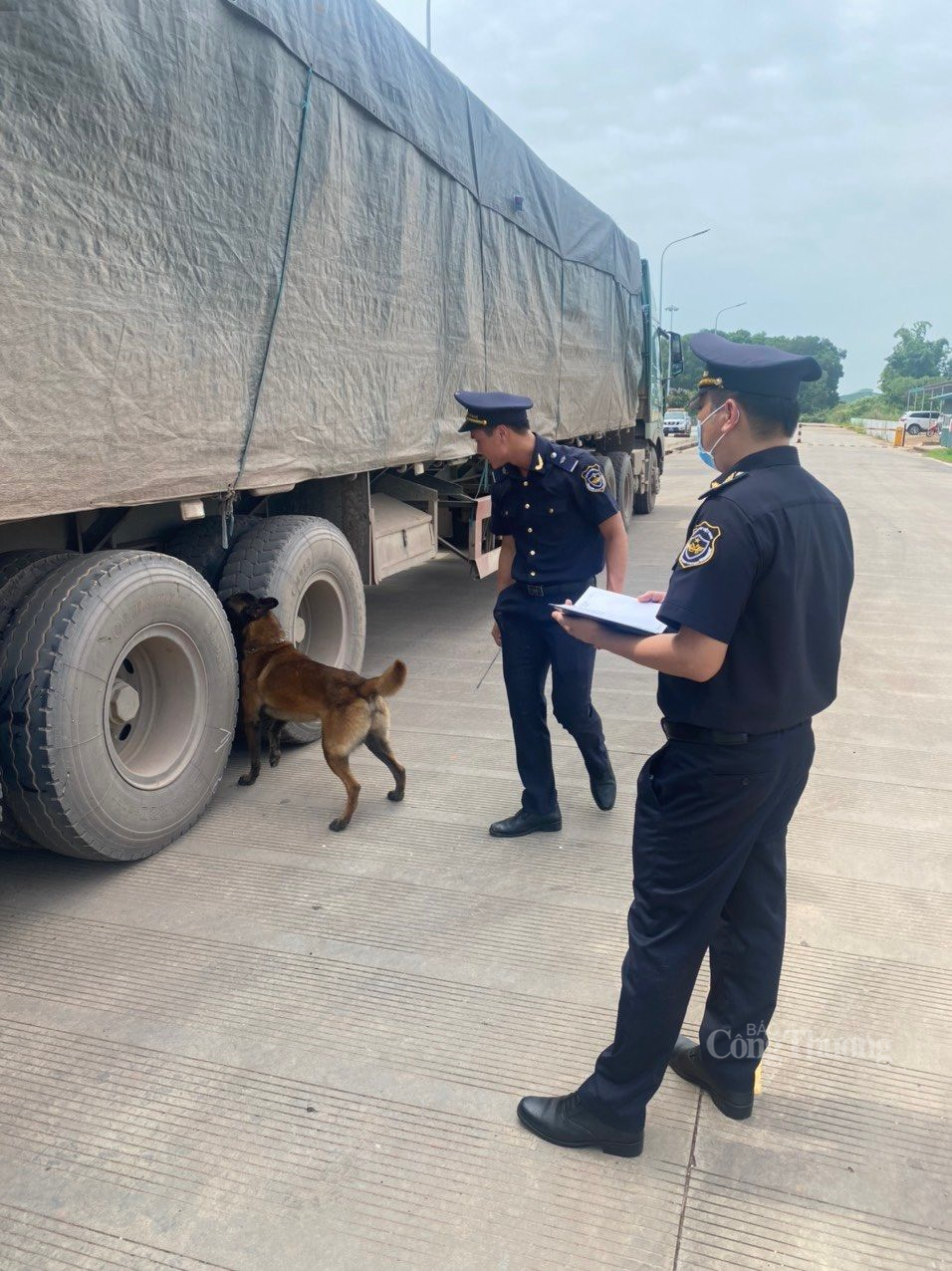 Bài 1: Ngăn chặn ngay từ cửa ngõ biên giới