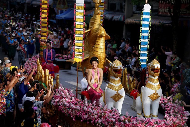 Songkran 2024: Lễ hội té nước hoành tráng đánh dấu sự trở lại mạnh mẽ của du lịch Thái Lan