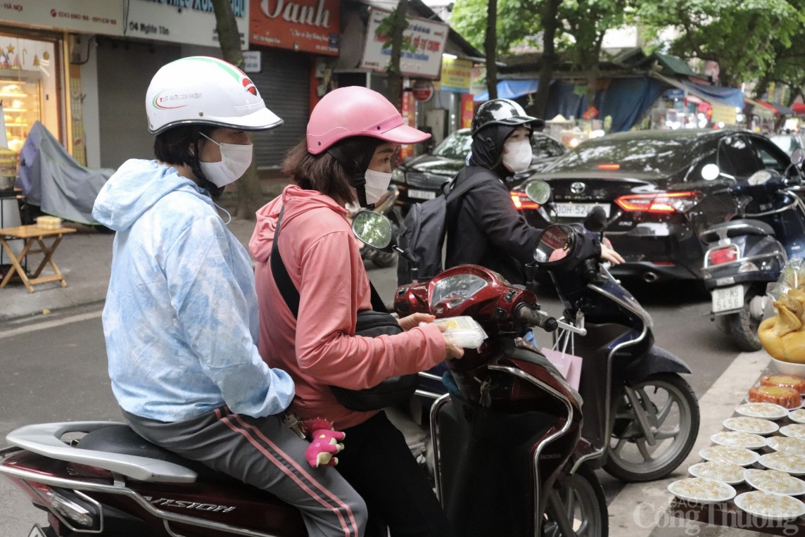 Hà Nội: Bánh trôi bánh chay đắt khách, người bán thu bạc triệu ngày Tết Hàn thực