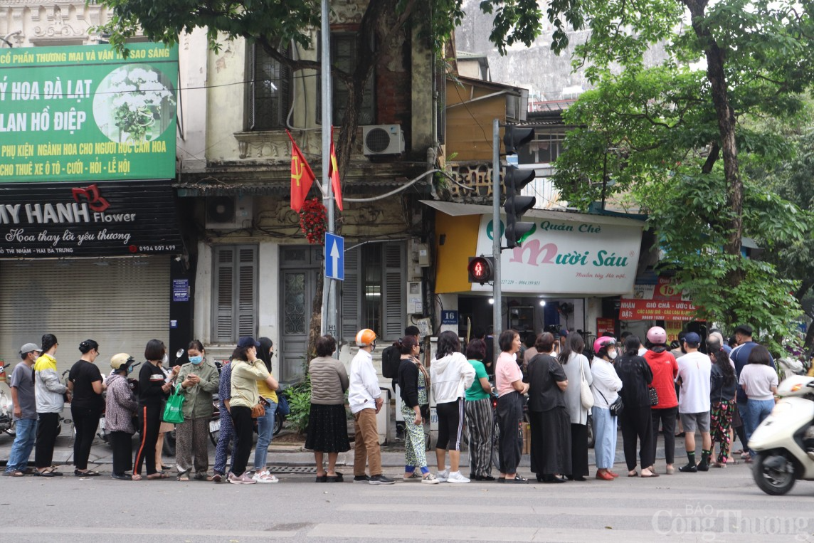 Hà Nội: Bánh trôi bánh chay đắt khách, người bán thu bạc triệu ngày Tết Hàn thực