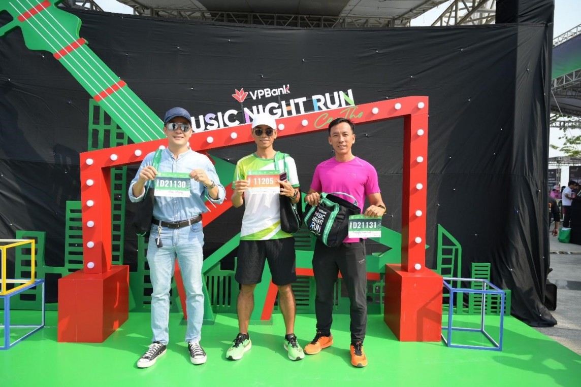 Hàng ngàn runner háo hức nhận BIB VPBank Can Tho Music Night Run 2024