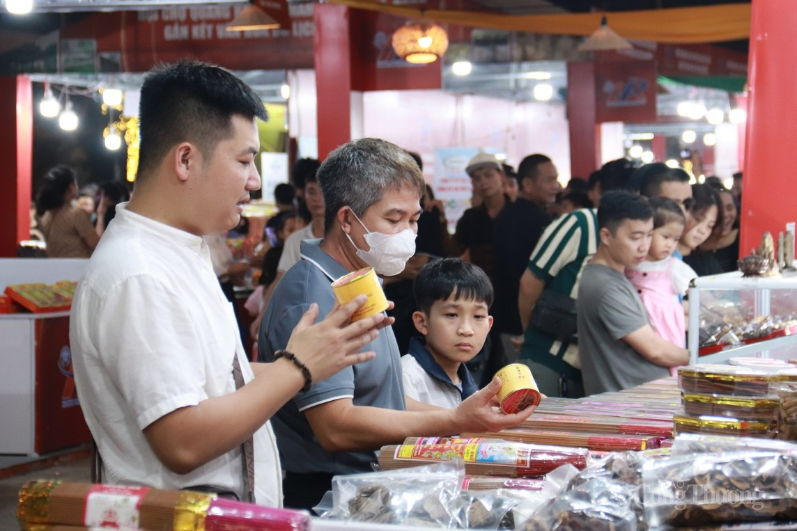 Lễ hội chùa Thầy trở thành Di sản văn hóa phi vật thể Quốc gia