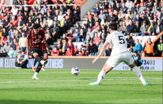 Kết quả bóng đá hôm nay 14/4: MU hòa kịch tính, Man City thắng đậm Luton