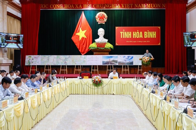 Phát triển Hòa Bình theo mô hình tập trung đa cực với 2 hành lang kinh tế và 3 vùng công nghiệp