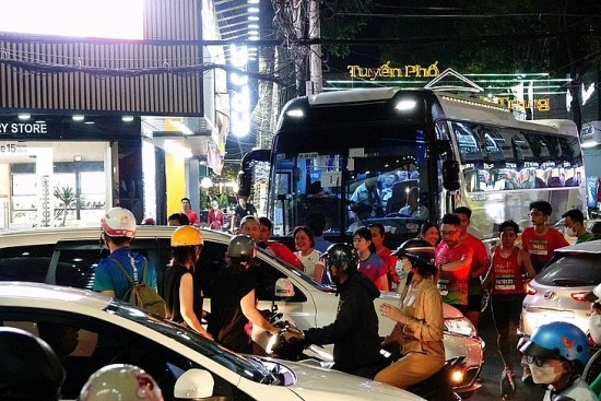 can tho ban to chuc thua nhan thieu sot trong giai chay dem bat on