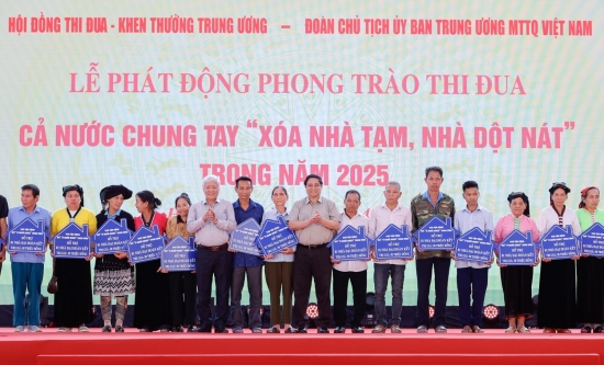 Petrovietnam ủng hộ 5 tỷ đồng cho phong trào "xóa nhà tạm, nhà dột nát"