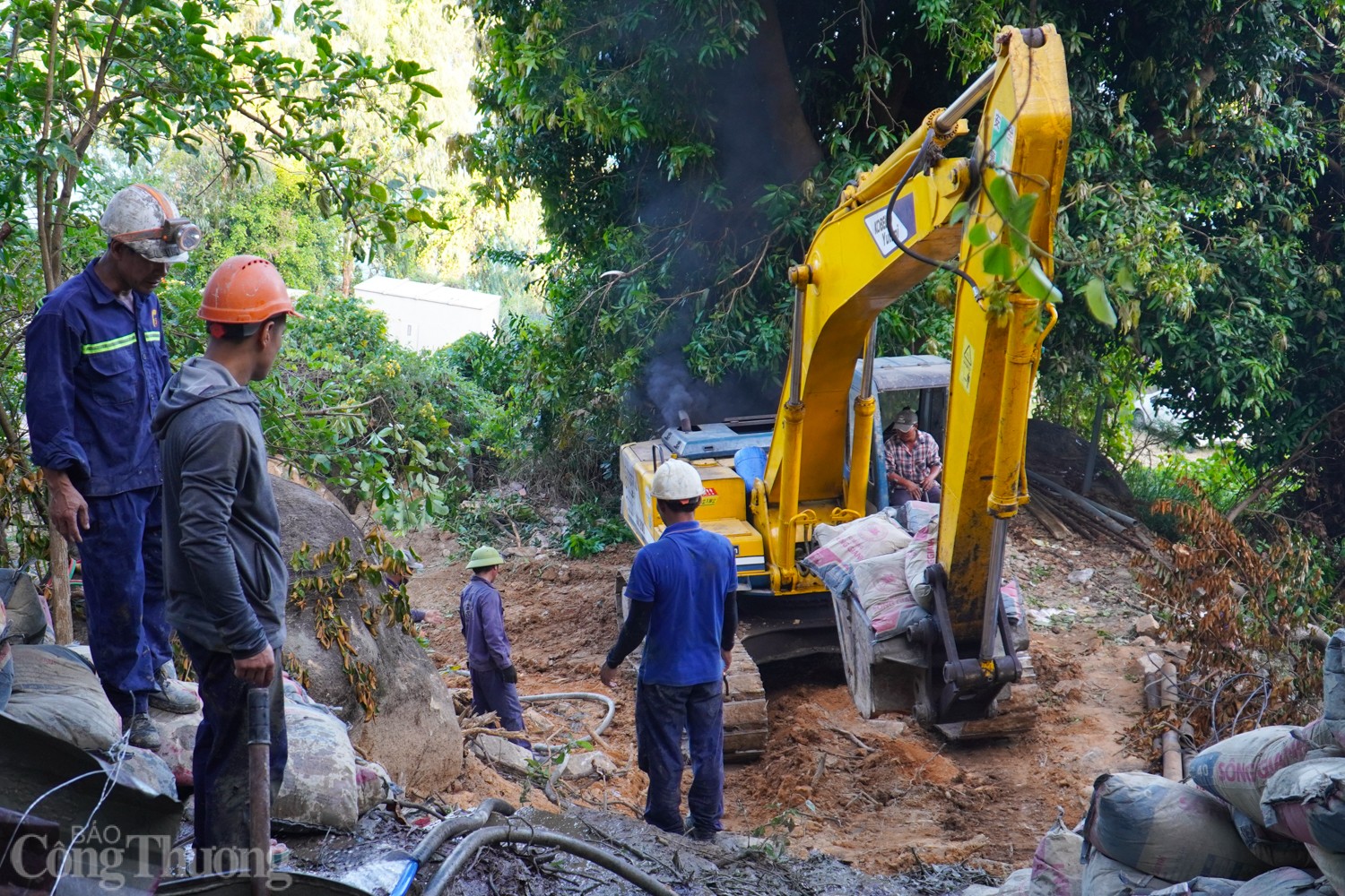 sạt lở hầm đường sắt Bãi Gió