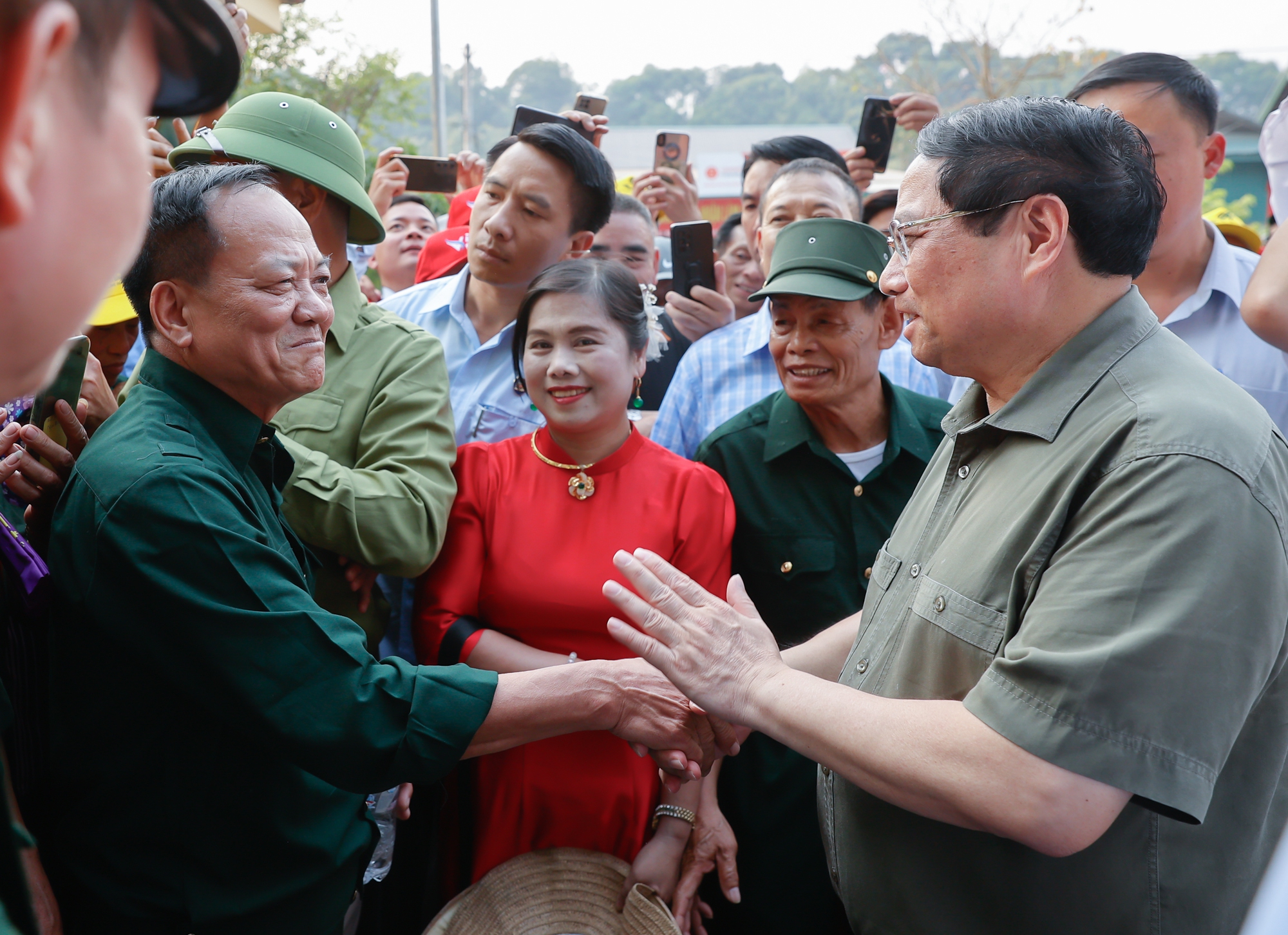 Thủ tướng Chính phủ Phạm Minh Chính dâng hương Đại tướng Võ Nguyên Giáp