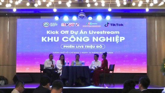 Livestream đưa hàng Việt đến tận tay người lao động tại khu công nghiệp