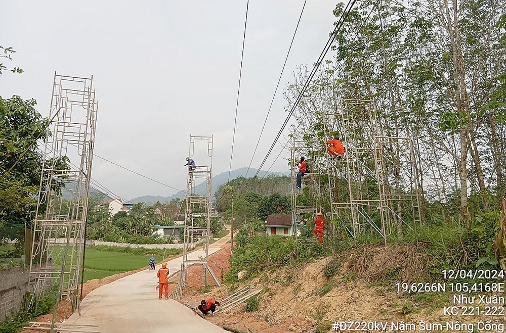 Đường dây 220kV Nậm Sum- Nông Cống có kịp về đích khi còn vướng mắc?