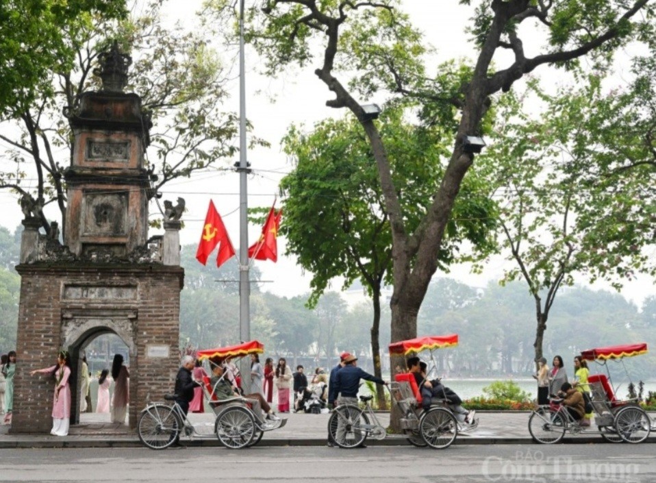 Dự báo thời tiết Hà Nội hôm nay 18/4/2024: Hà Nội có mưa vài nơi trong ngày Giỗ Tổ Hùng Vương