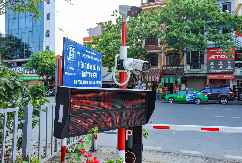 Hà Nội: Quét mã trả phí gửi xe, không lo bị “chặt chém”