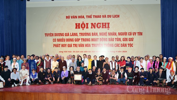 Vinh danh 128 già làng trưởng bản, nghệ nhân, người uy tín trong “Ngày Văn hóa các dân tộc Việt Nam”