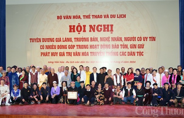 Vinh danh 128 già làng trưởng bản, nghệ nhân, người uy tín trong “Ngày Văn hóa các dân tộc Việt Nam”