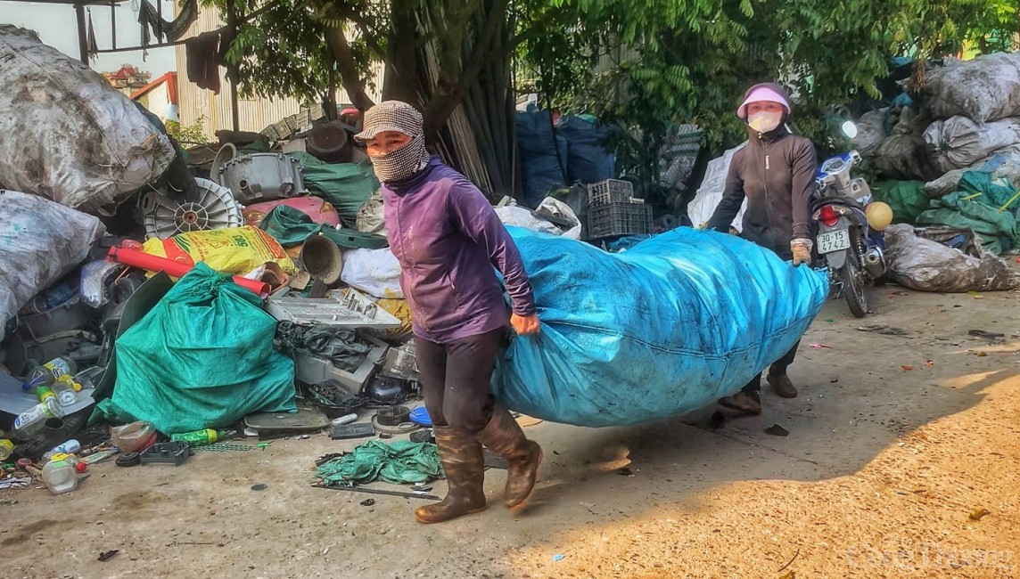 Dòng chảy xu thế, làng nghề truyền thống hóa ‘thủ phủ rác’