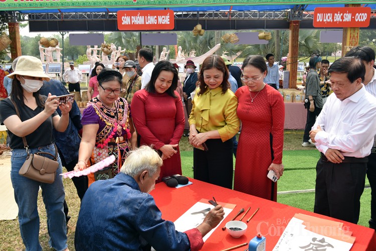 Tưng bừng Ngày Văn hóa Sóc Trăng tại Hà Nội Tưng bừng Ngày Văn hóa Sóc Trăng tại Hà Nội