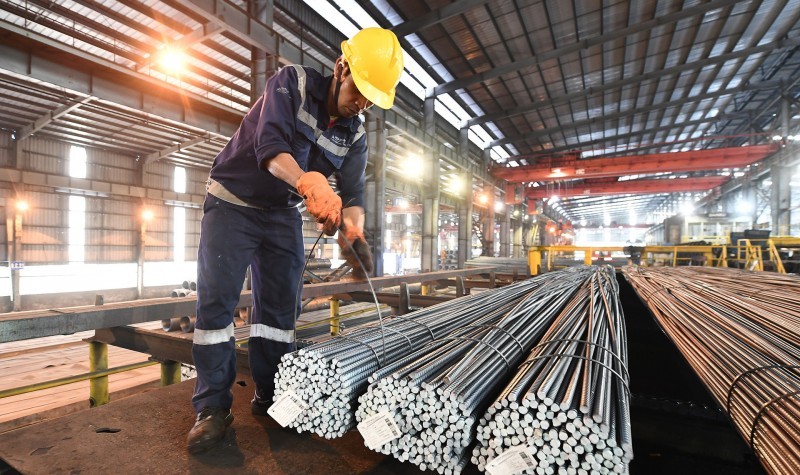 Giá thép hôm nay ngày 21/4/2024: Thép trong nước bình ổn; trên sàn giao dịch giảm