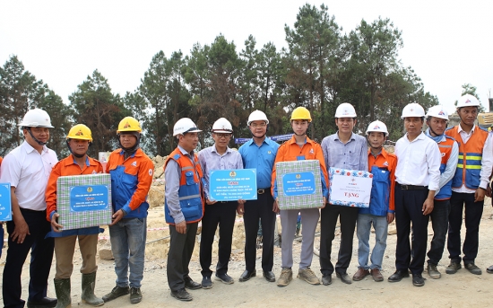 tong lien doan lao dong viet nam dong vien nguoi lao dong tham gia thi cong duong day 500kv mach 3