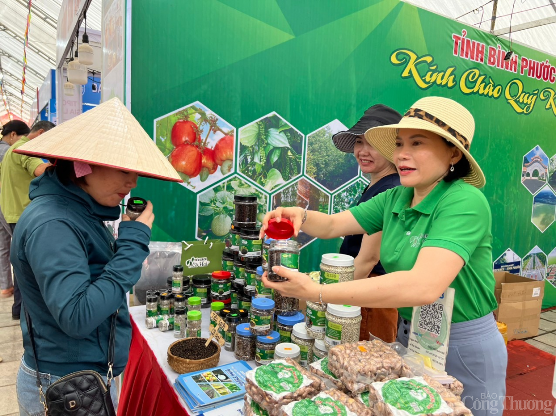 Điện Biên: Nhiều sản phẩm “cháy hàng” tại Hội chợ Công Thương Tây Bắc