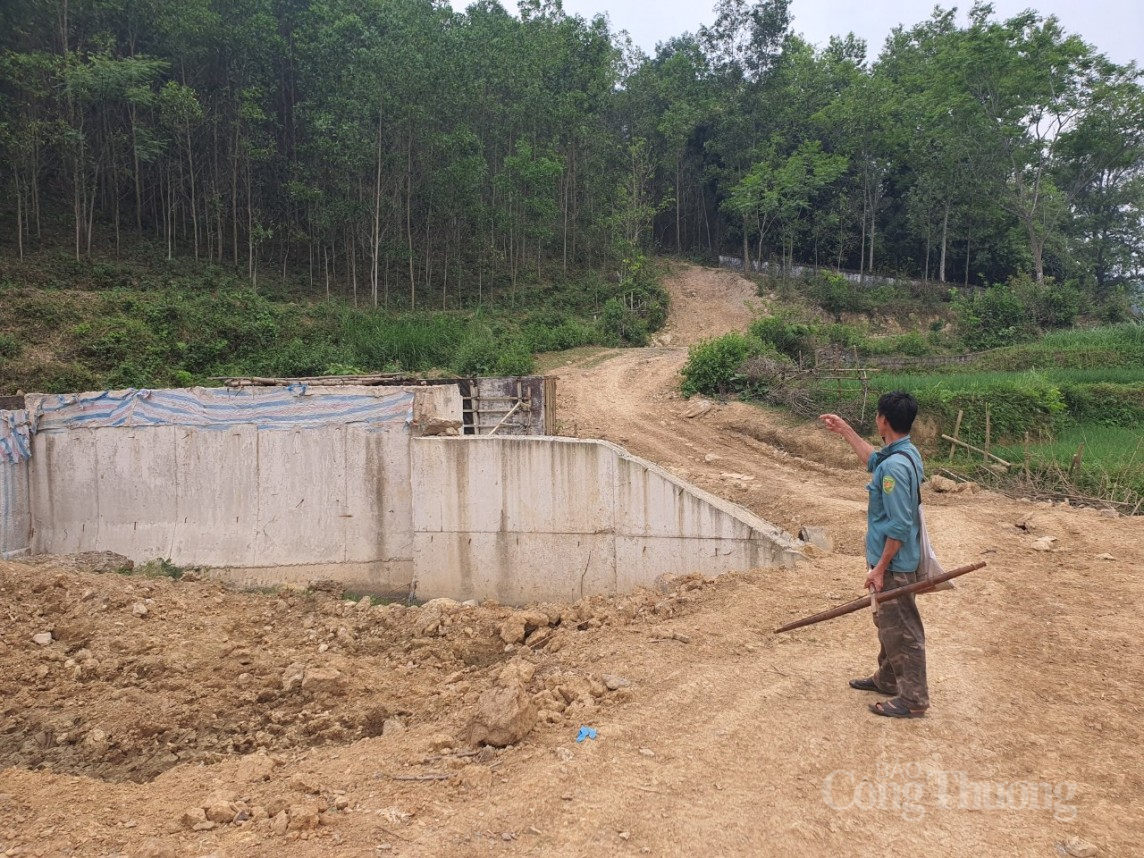 Hòa Bình: Dân bất an trước mùa mưa bão vì cầu thi công dang dở mãi không xong Hòa Bình: Dân bất an trước mùa mưa bão vì cầu thi công dang dở mãi không xong