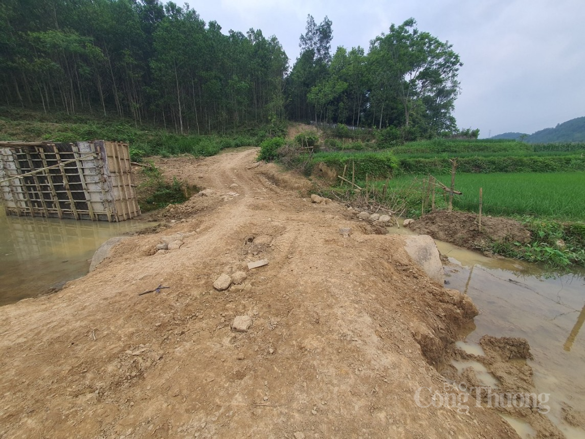 Hoà Bình: Dân bất an trước mùa mưa bão vì cầu thi công dang dở mãi không xong Hoà Bình: Dân bất an trước mùa mưa bão vì cầu thi công dang dở mãi không xong