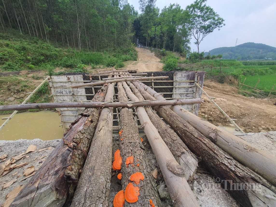 Hoà Bình: Dân bất an trước mùa mưa bão vì cầu thi công dang dở mãi không xong Hoà Bình: Dân bất an trước mùa mưa bão vì cầu thi công dang dở mãi không xong