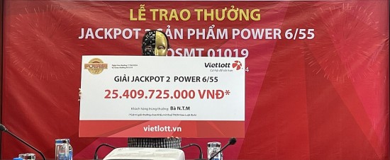 Trúng Vietlott, một người phụ nữ làm nội trợ nói gì khi nhận thưởng tiền tỷ?