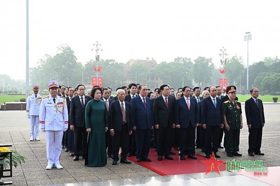 Lãnh đạo Đảng, Nhà nước, Quân đội vào Lăng viếng Chủ tịch Hồ Chí Minh