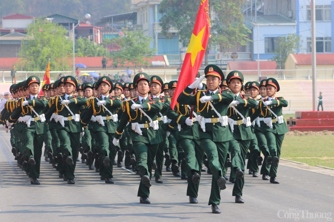 Không quân bay luyện tập chào mừng Lễ kỷ niệm 70 năm Chiến thắng Điện Biên Phủ