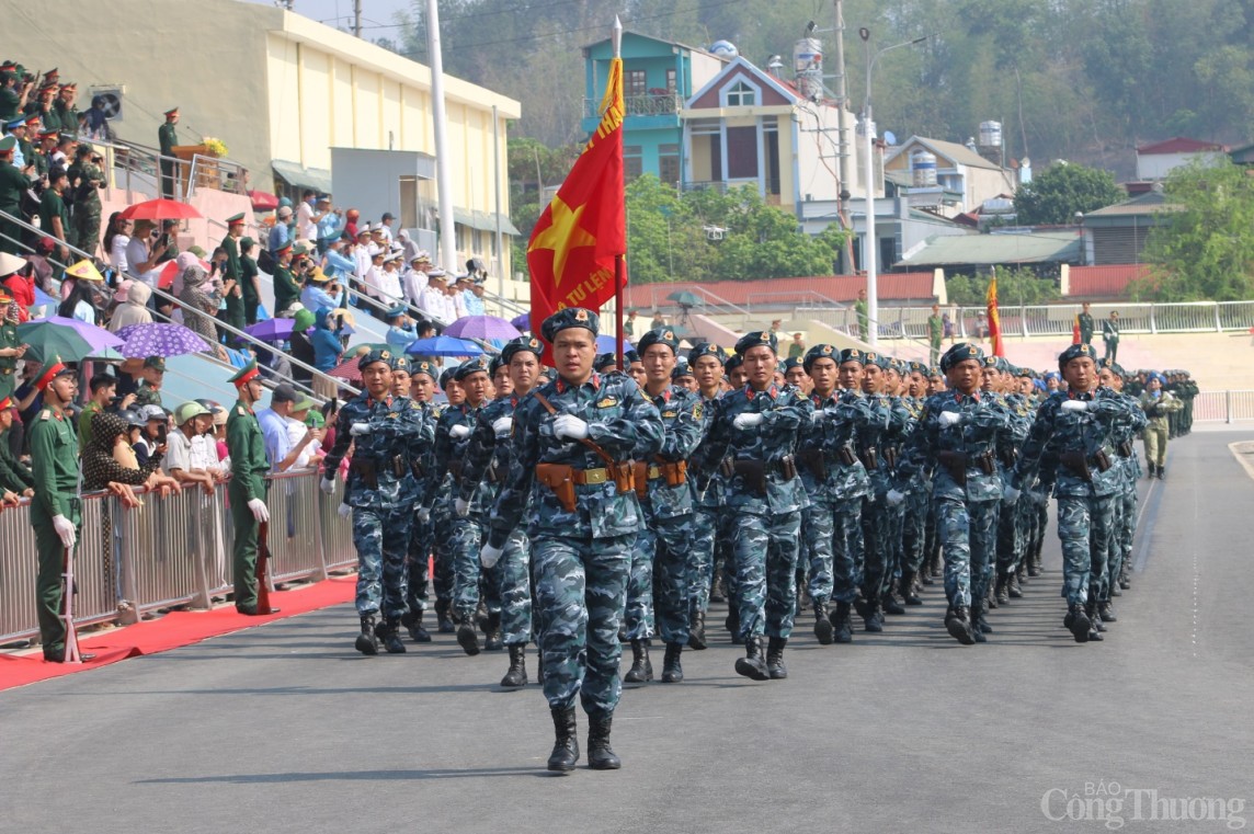 Không quân bay luyện tập chào mừng Lễ kỷ niệm 70 năm Chiến thắng Điện Biên Phủ