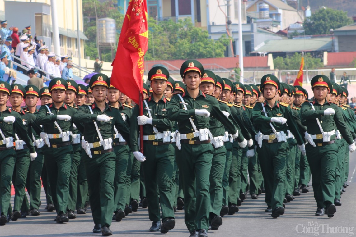 Không quân bay luyện tập chào mừng Lễ kỷ niệm 70 năm Chiến thắng Điện Biên Phủ