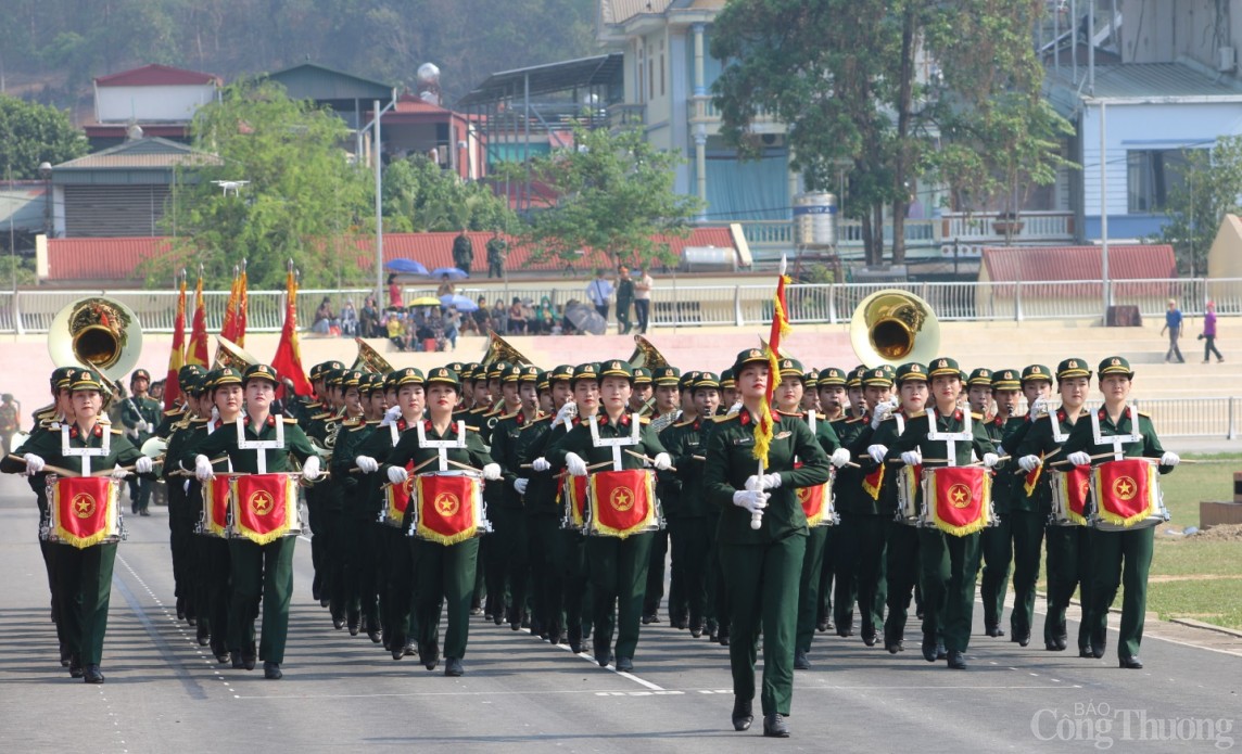 Không quân bay luyện tập chào mừng Lễ kỷ niệm 70 năm Chiến thắng Điện Biên Phủ