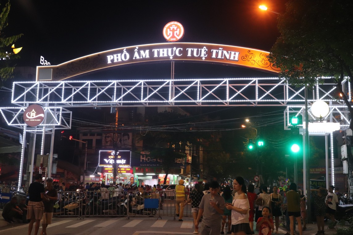 Phố ẩm thực