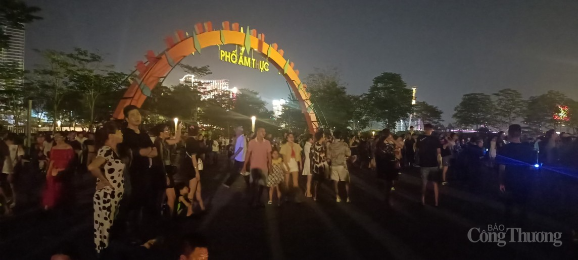 "Biển người" chật cứng tại lễ khai mạc Carnaval Hạ Long 2024 "Biển người" chật cứng tại lễ khai mạc Carnaval Hạ Long 2024