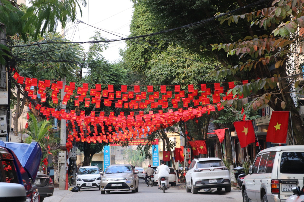 Rực rỡ cờ hoa chào mừng 49 năm Ngày Giải phóng miền Nam, thống nhất đất nước